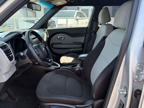 Used 2018 Kia Soul w/ Option Group 020 FWD image 15