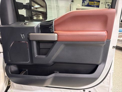 Used 2022 Ford F350 Platinum w/ FX4 Off-Road Package image 61