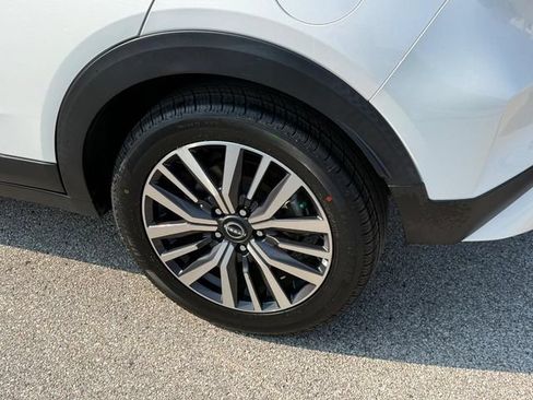 Used 2023 Nissan Kicks SV FWD image 8