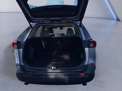 Used 2021 Toyota RAV4 XLE Premium image 19