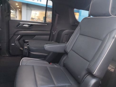 Used 2025 Chevrolet Suburban Premier image 20