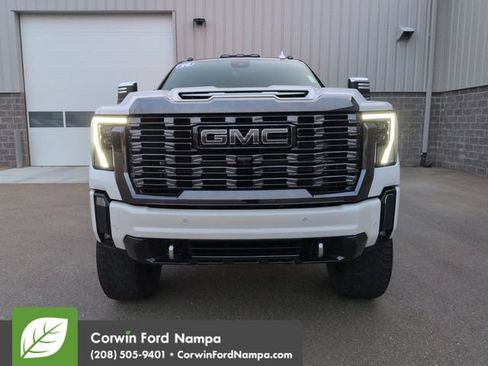 Used 2024 GMC Sierra 3500 Denali Ultimate AWD/4WD image 8