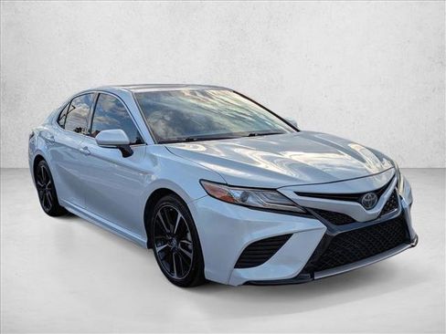Used 2019 Toyota Camry XSE image 3