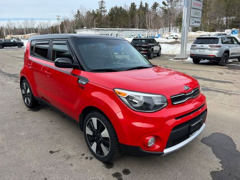 Used 2018 Kia Soul + image 3