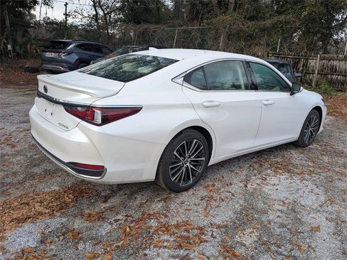 Used 2025 Lexus ES 300h 300h image 4