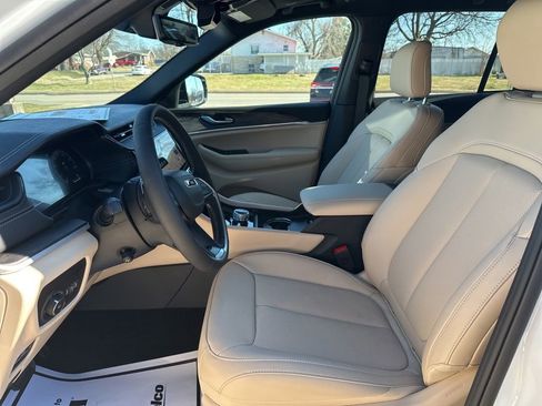 New 2026 Jeep Grand Cherokee Limited w/ Luxury Tech Group II AWD/4WD image 24
