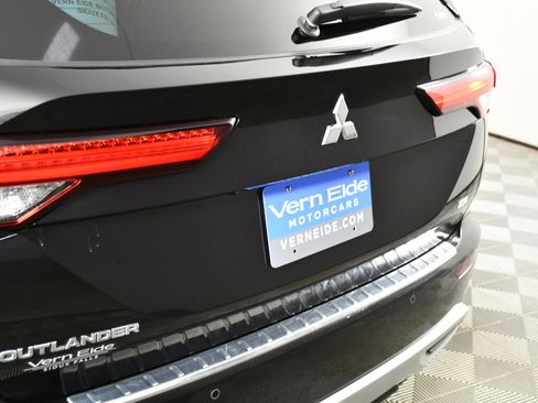 Used 2023 Mitsubishi Outlander SE image 15