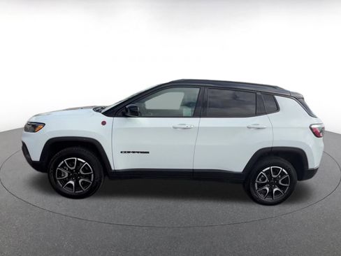 Used 2025 Jeep Compass Trailhawk w/ Trailer Tow Group image 9