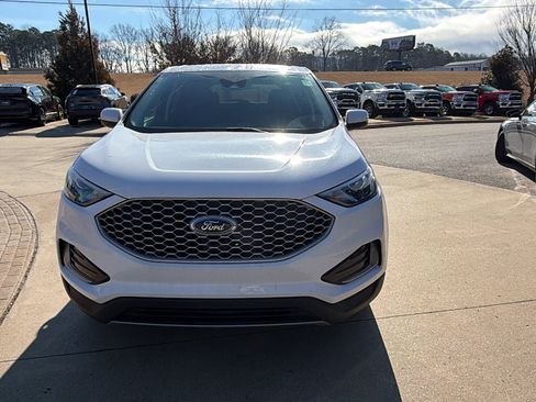 Used 2023 Ford Edge SEL image 3