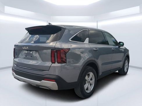 Used 2025 Kia Sorento LX FWD image 3