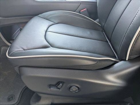 New 2026 Chrysler Pacifica Limited w/ Uconnect Theater Family Group FWD image 4