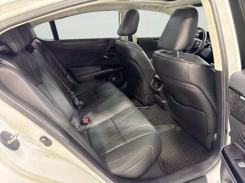Used 2025 Lexus ES 350 Ultra Luxury w/ Accessory Package (Z2) FWD image 19