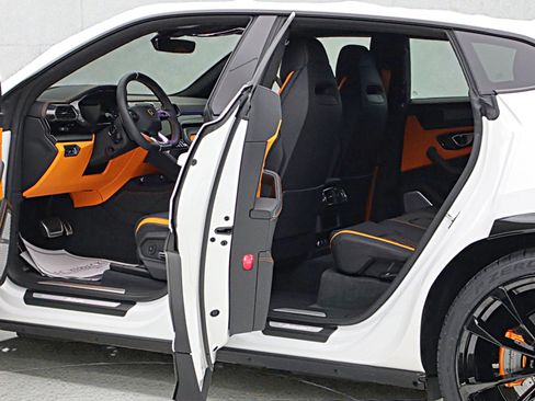 Used 2024 Lamborghini Urus S image 6