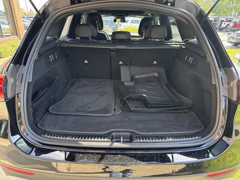 Used 2023 Mercedes-Benz GLC 300 4MATIC image 5