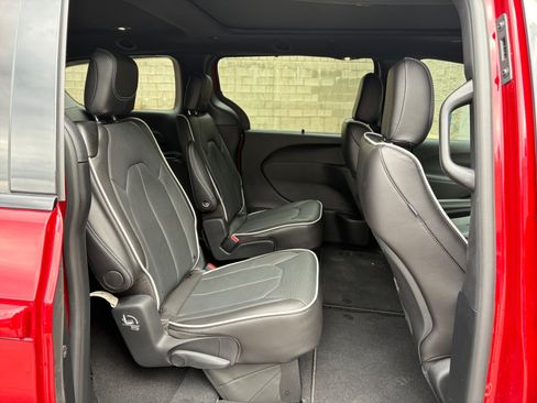 New 2026 Chrysler Pacifica Limited w/ S Appearance Package AWD/4WD image 16