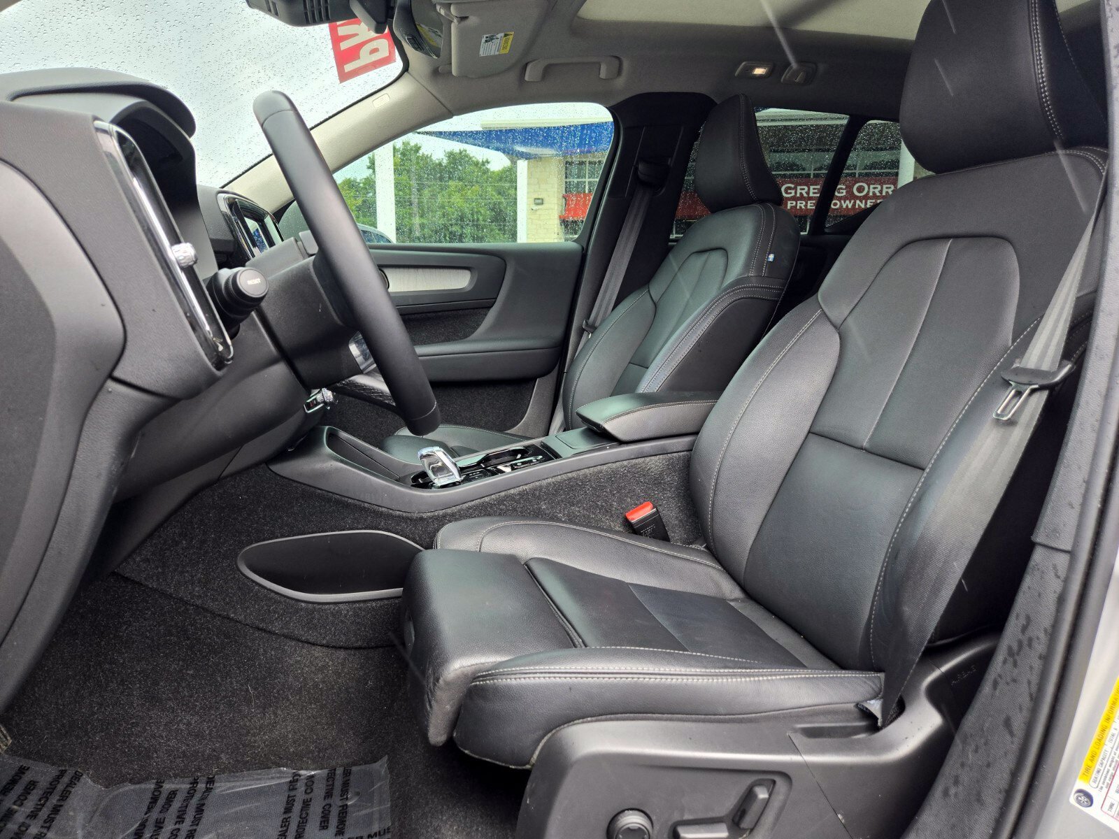 Used 2024 Volvo XC40 B5 Plus AWD/4WD image 9