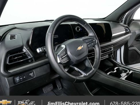 Certified 2025 Chevrolet Traverse LT FWD image 4