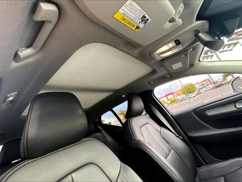 Used 2025 Volvo XC40 B5 Core w/ Protection Package Premier image 24