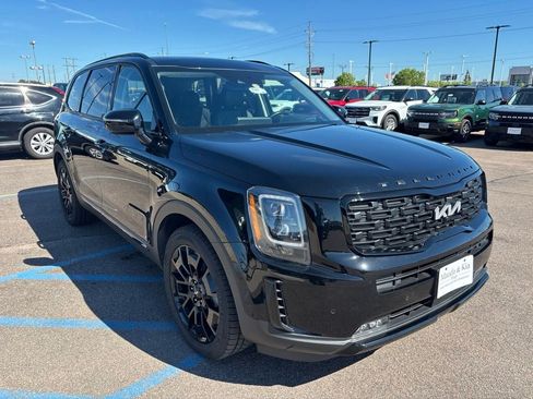 Used 2022 Kia Telluride SX w/ SX Prestige Package AWD/4WD image 3