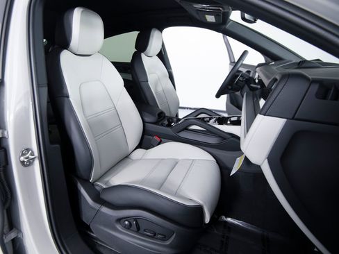 New 2026 Porsche Cayenne S AWD/4WD image 36