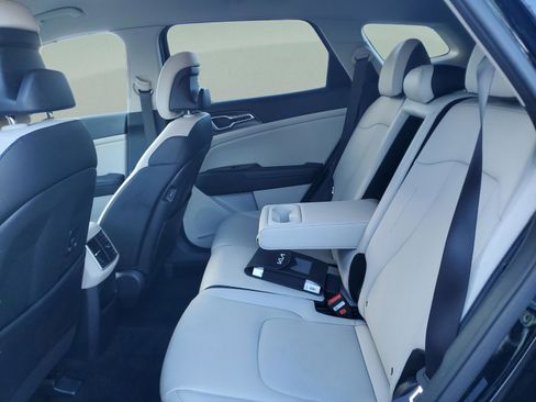 Certified 2024 Kia Sportage EX image 9