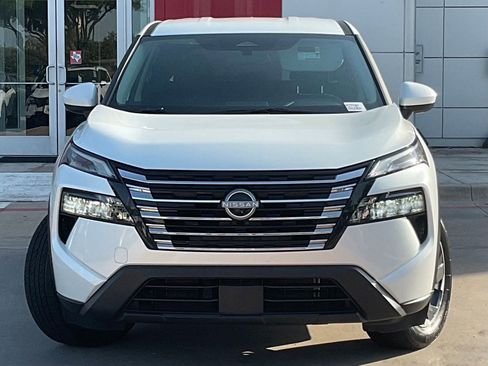 Used 2025 Nissan Rogue SV FWD image 2