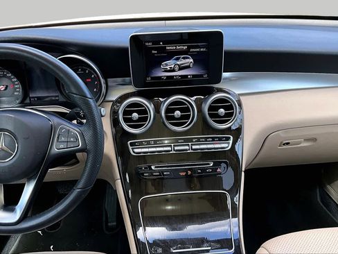 Used 2019 Mercedes-Benz GLC 300 4MATIC image 7
