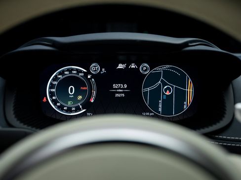 Used 2023 Aston Martin DBX image 44