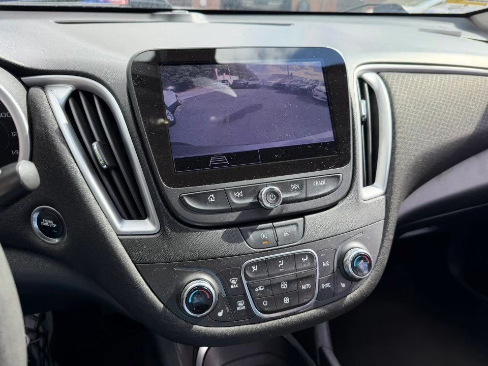 Used 2022 Chevrolet Malibu LT FWD image 20