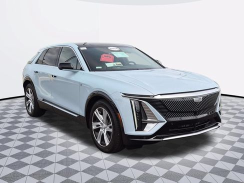Certified 2024 Cadillac Lyriq Tech w/ Driver Assist Package RWD image 2