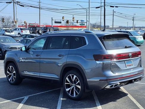 Used 2025 Volkswagen Atlas SEL Premium R-Line AWD/4WD image 4