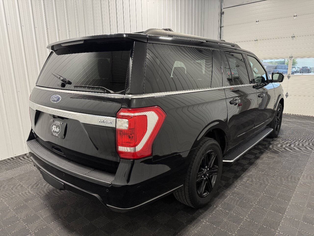 Used 2020 Ford Expedition Max XLT w/ Equipment Group 202A AWD/4WD image 3