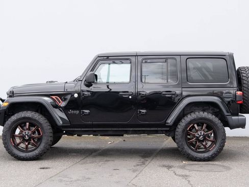 Used 2018 Jeep Wrangler Unlimited Sahara w/ Uconnect 4C Nav & Sound Group image 25