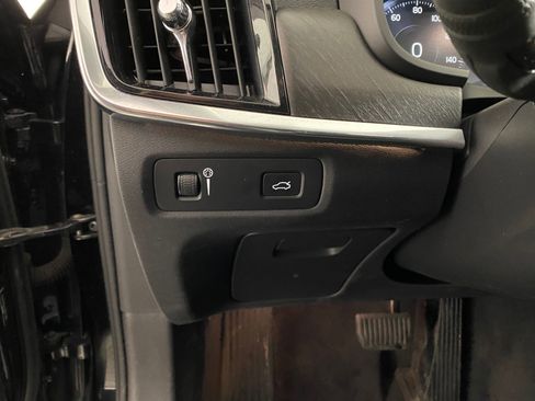 Used 2018 Volvo V90 T6 Cross Country w/ Convenience Package image 24