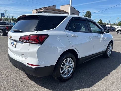 Used 2024 Chevrolet Equinox LS w/ LS Convenience Package AWD/4WD image 5