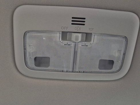 Used 2018 Toyota Corolla L image 20