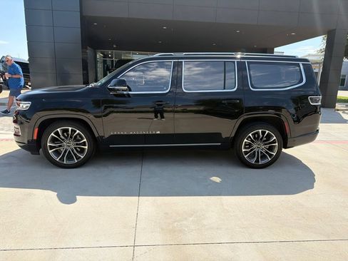 Used 2022 Jeep Grand Wagoneer Series III w/ Rear Seat Video Group 1 AWD/4WD image 5
