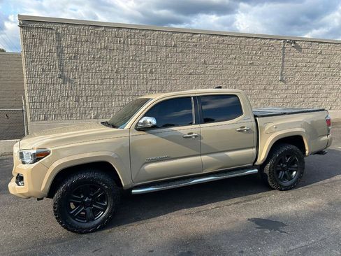 Used 2016 Toyota Tacoma Limited w/ Towing Package image 8