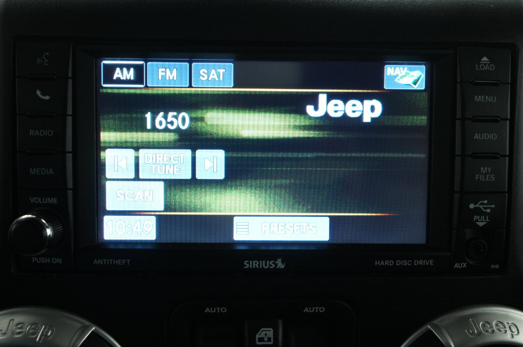 Used 2017 Jeep Wrangler Unlimited Sahara w/ Connectivity Group AWD/4WD image 32