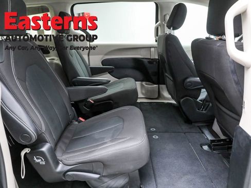 Used 2023 Chrysler Voyager LX image 24