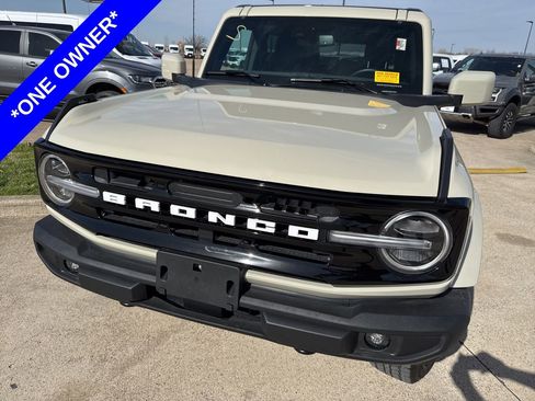 Used 2025 Ford Bronco Outer Banks image 2