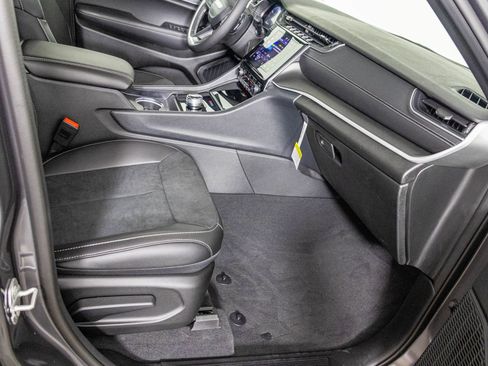 New 2025 Jeep Grand Cherokee Altitude image 36