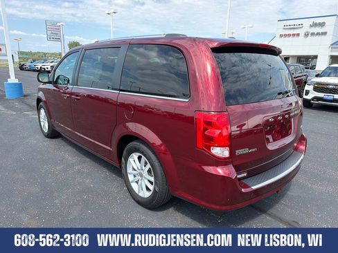 Used 2020 Dodge Grand Caravan SXT FWD image 3