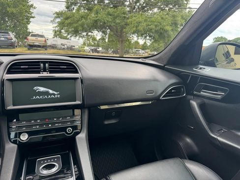 Used 2019 Jaguar F-PACE Premium AWD/4WD image 17