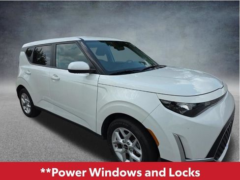 Used 2025 Kia Soul LX w/ LX Technology Package FWD image 6