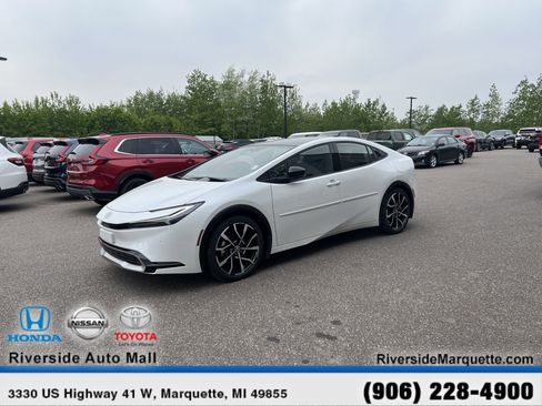 Used 2024 Toyota Prius Prime Premium w/ Advanced Technology Package FWD image 3