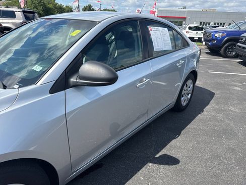 Used 2013 Chevrolet Cruze LS FWD image 29