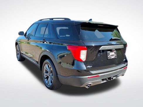 Used 2022 Ford Explorer XLT w/ Equipment Group 202A AWD/4WD image 3