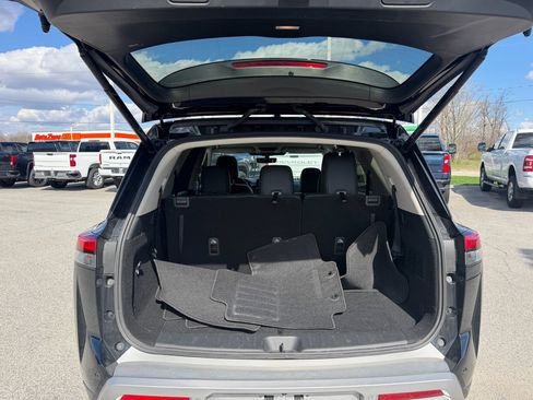 Used 2025 Nissan Pathfinder SL image 6