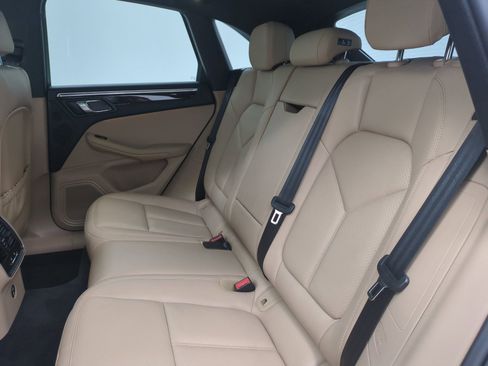 Certified 2023 Porsche Macan AWD/4WD image 21